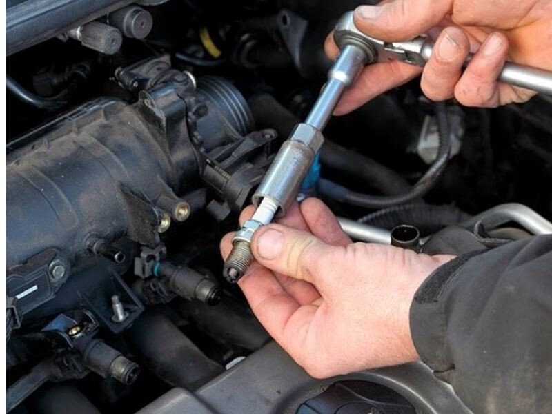 Cách nhận biết bugi ô tô bị hỏng và thời điểm thay bugi oto mới 3 Thay bugi ô tô khi rung nhiều ở chế độ nghỉ