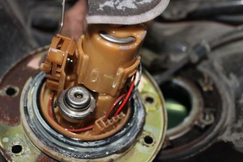 lọc xăng ô tô bị tắc 2 Dấu hiệu nhận biết lọc xăng ô tô bị hỏng